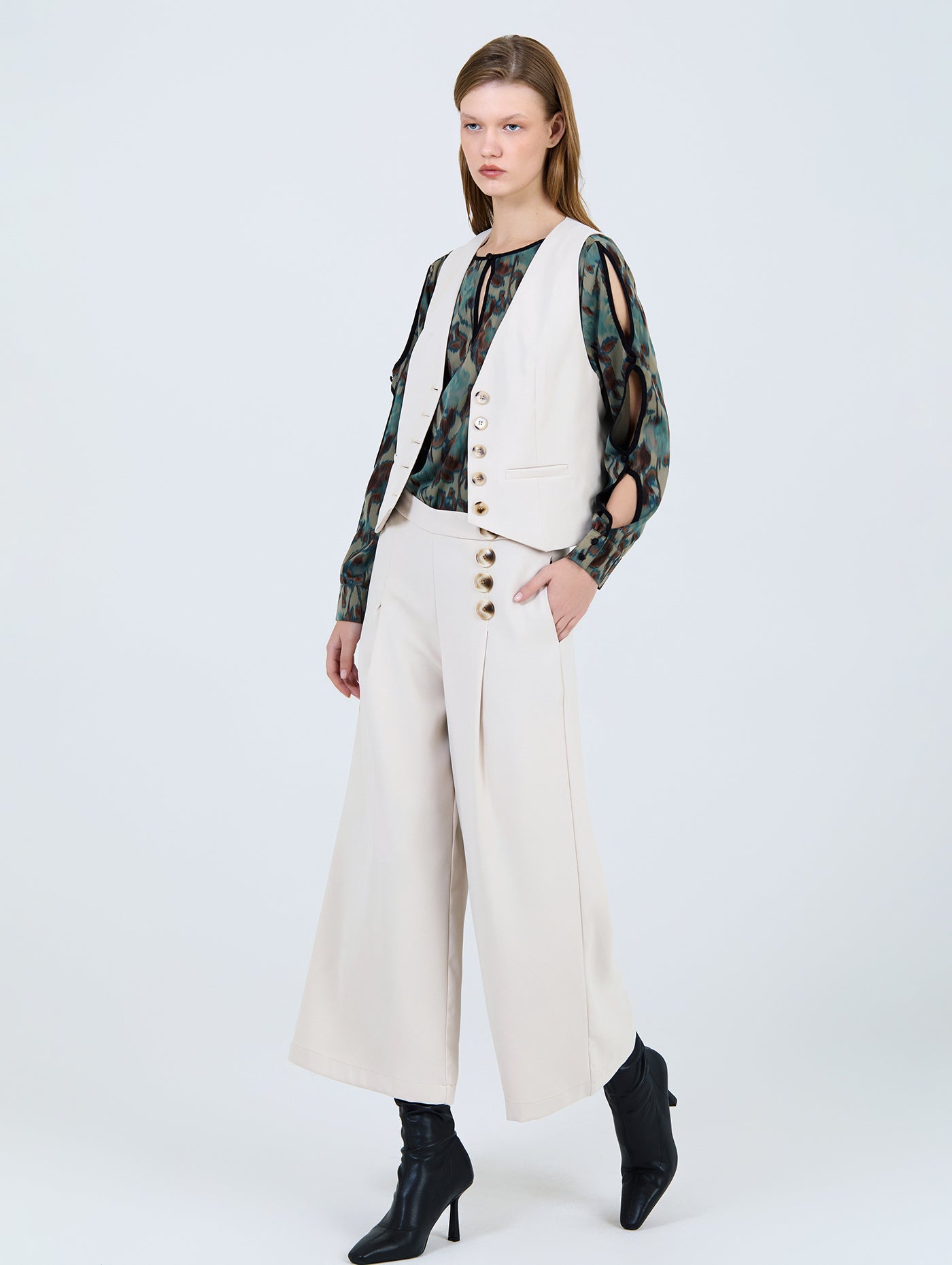 Pantalón tobillero fluido