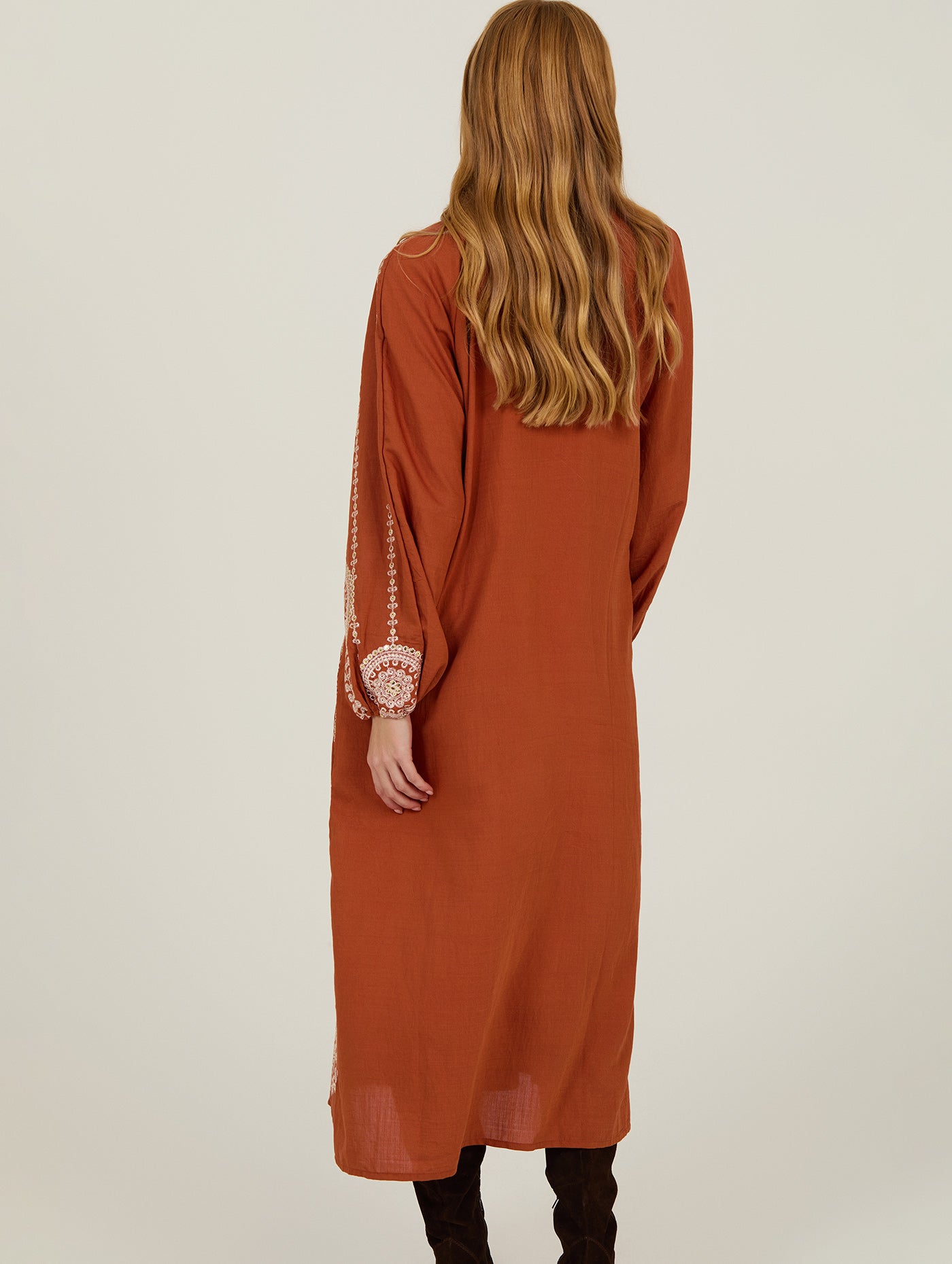 Vestido largo bordado