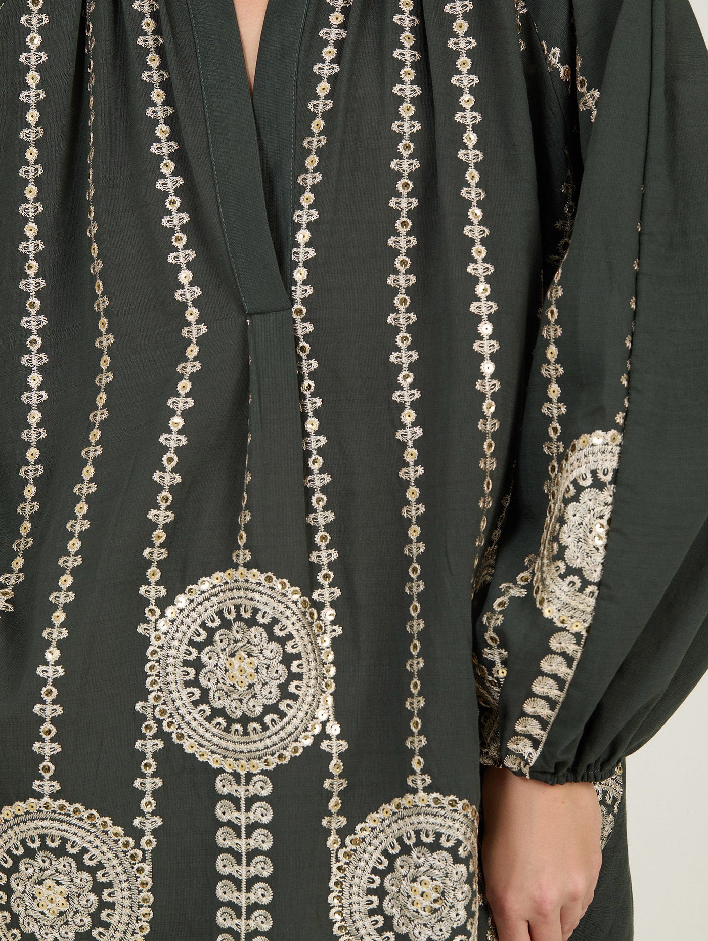 Vestido largo bordado