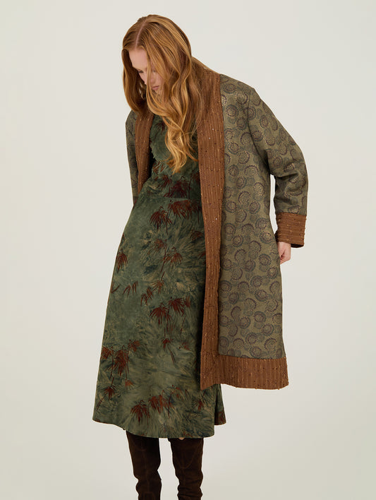 Abrigo marrón forro lunares