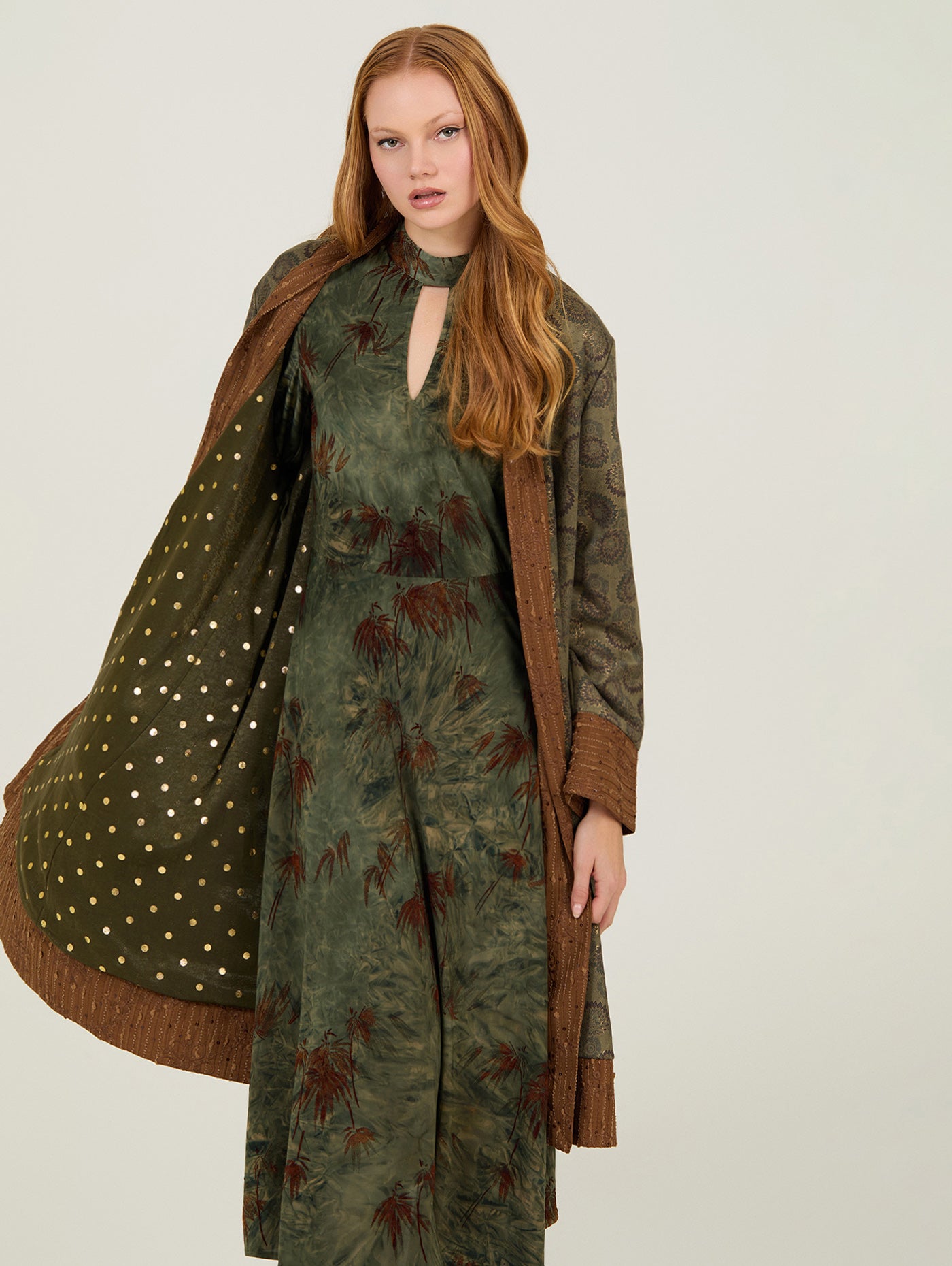 Abrigo marrón forro lunares