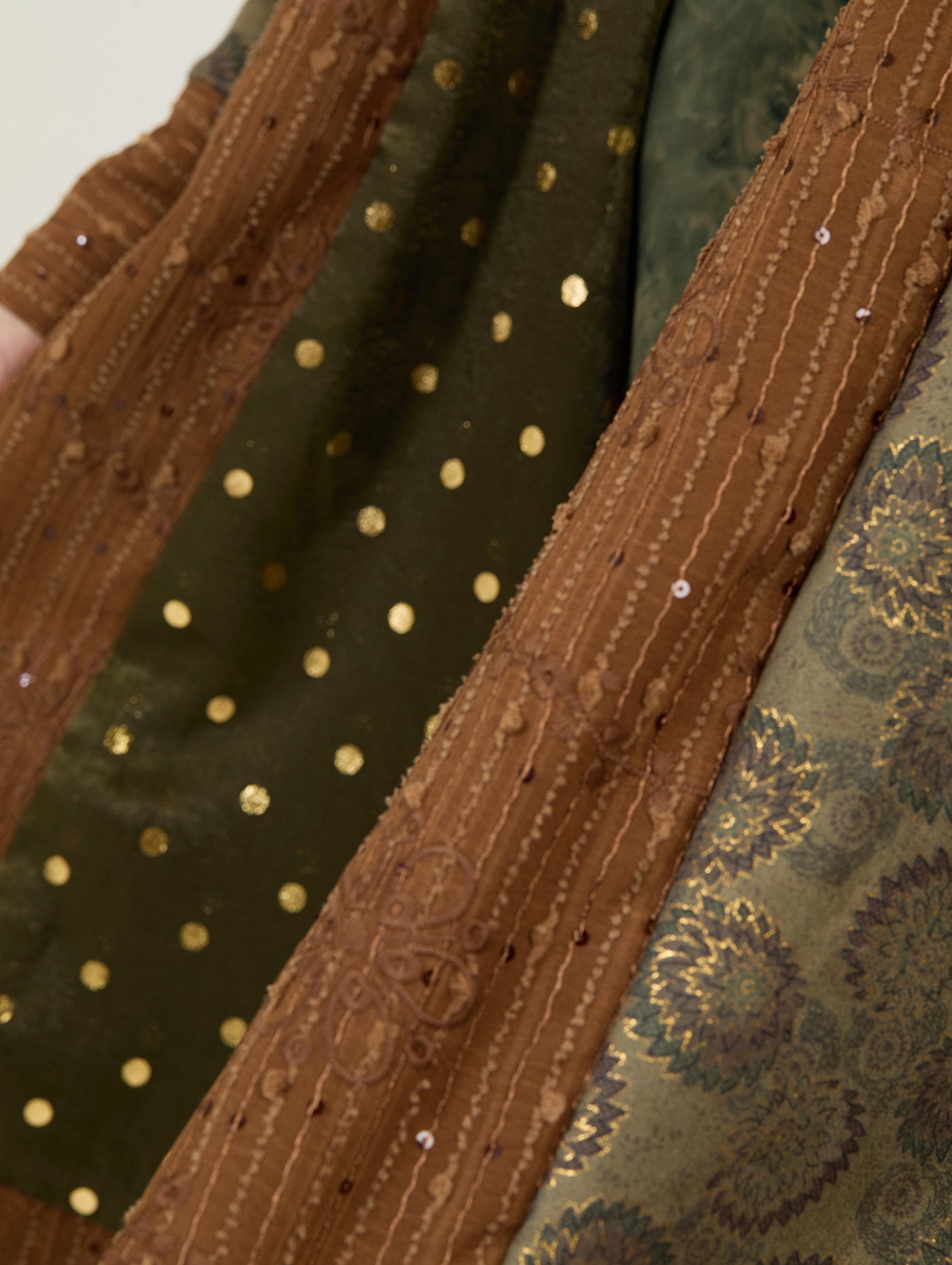 Abrigo marrón forro lunares