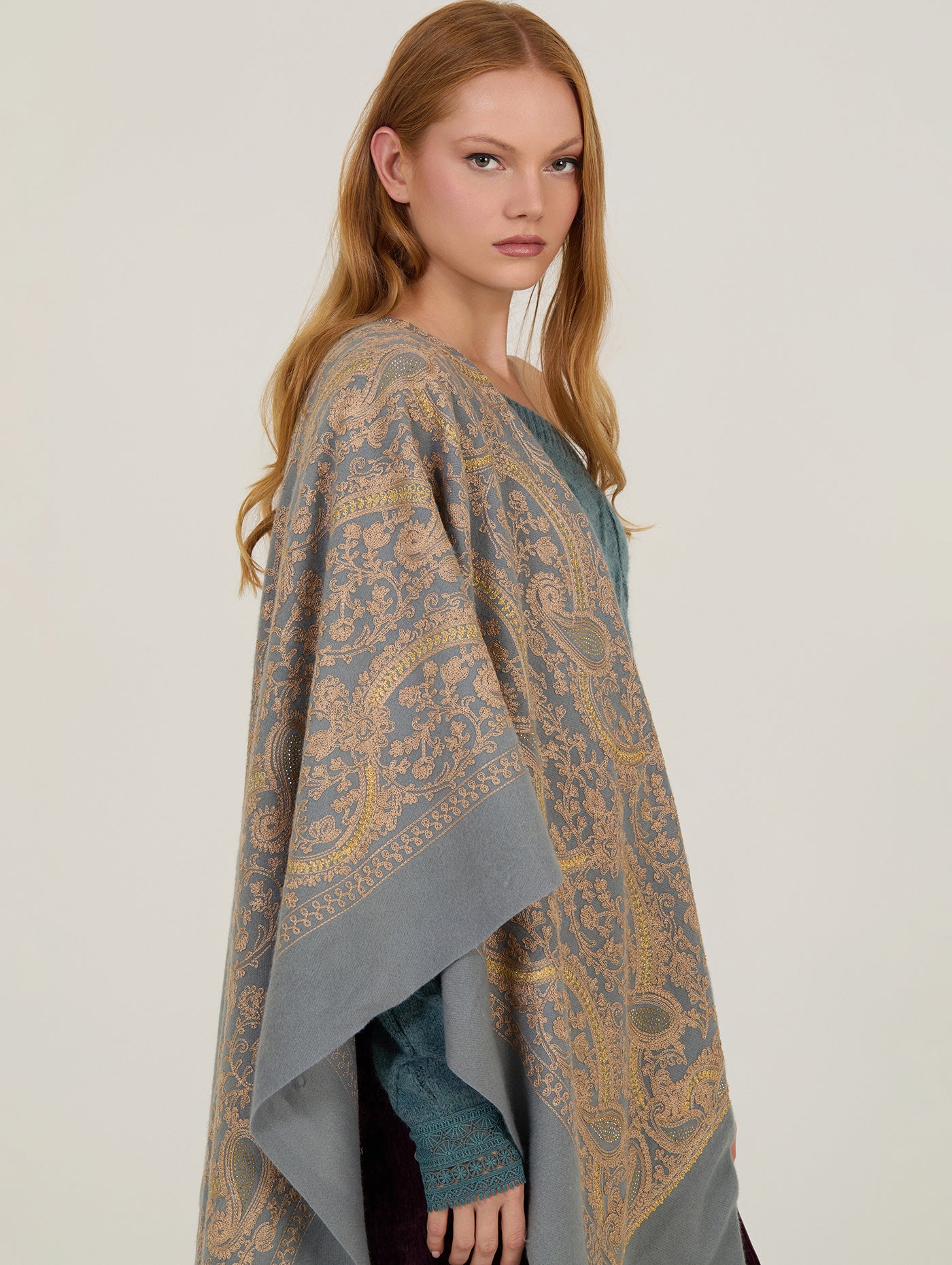 Pañuelo bordado pasley azul