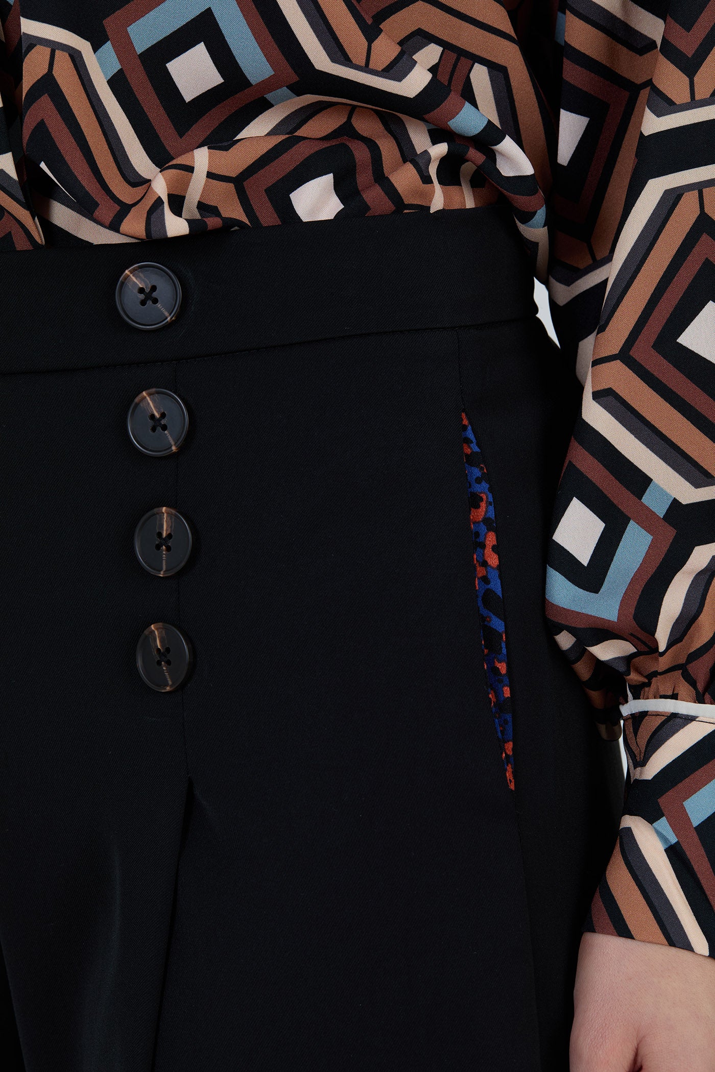 Pantalón tobillero fluido