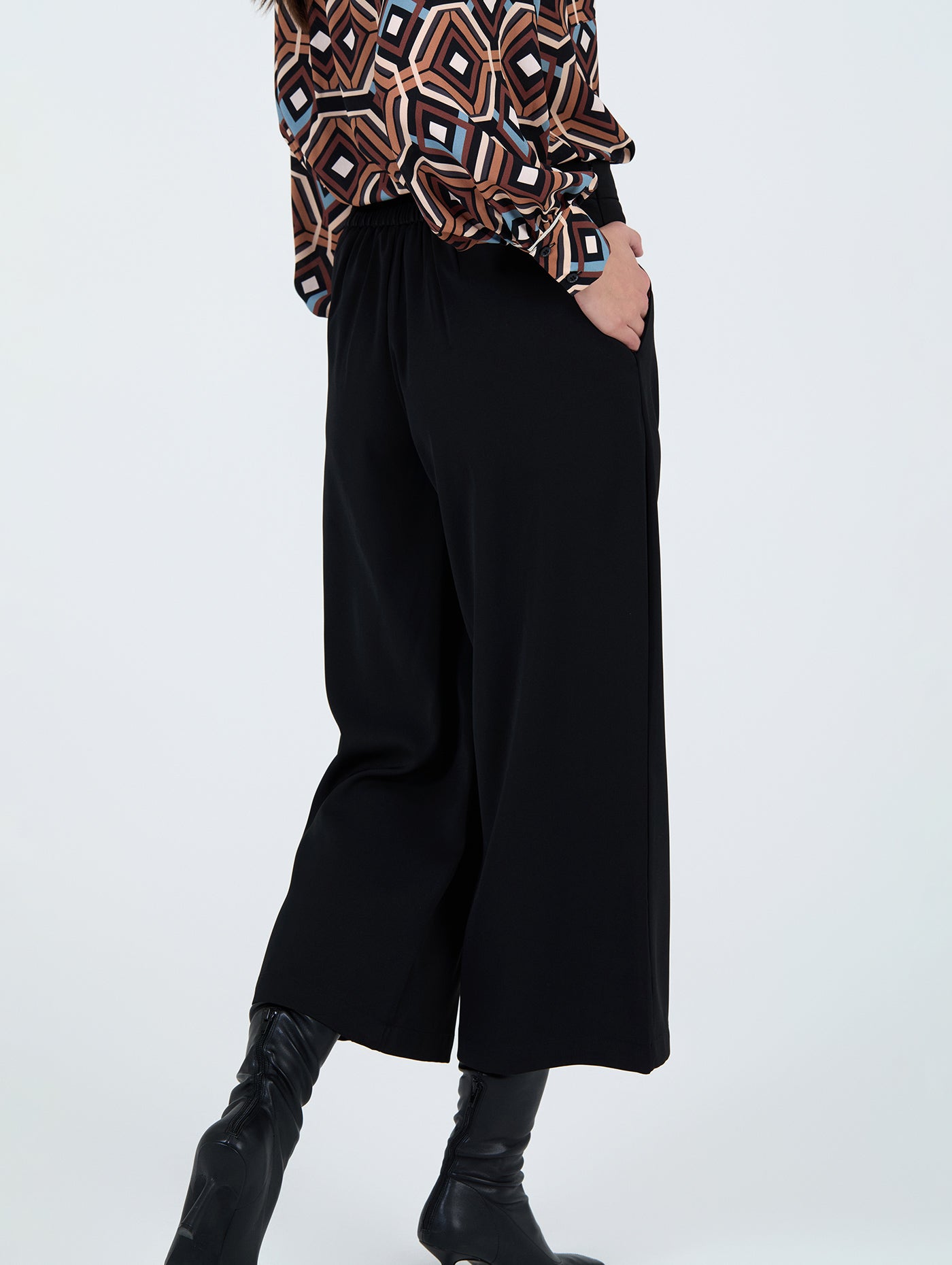 Pantalón tobillero fluido