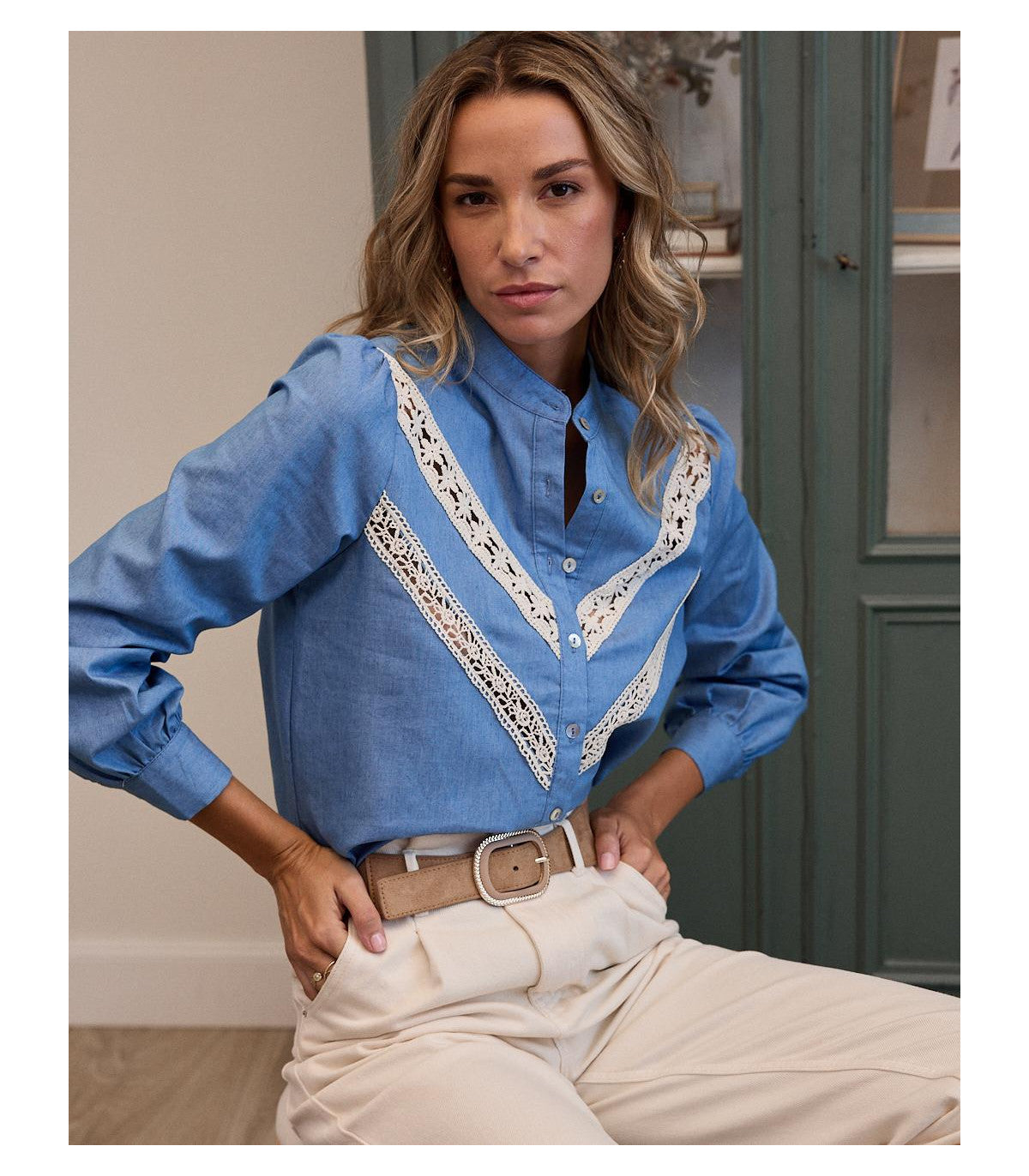 Camisa vaquera con bordados